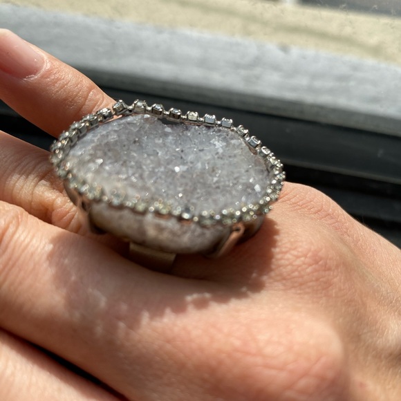 Sparkly rock statement ring - Picture 2 of 7